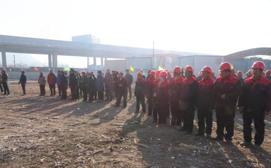 揚鞭策馬喜圓發(fā)展夢，萬眾一心共筑新長城