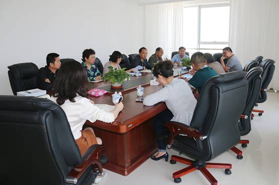 省商務(wù)廳副廳長朱小青協(xié)同西寧海關(guān)、省檢驗檢疫局一行深入企業(yè)就保稅物流中心封關(guān)運營